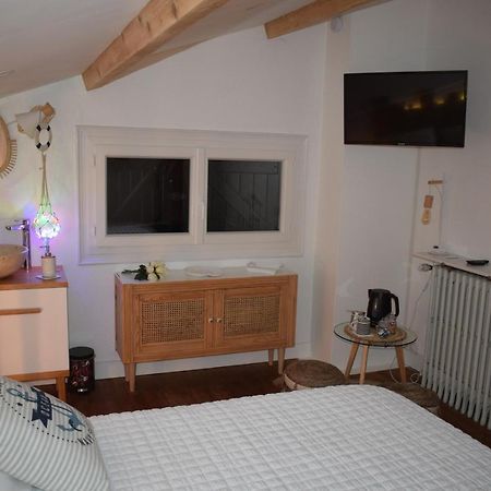 Bed and Breakfast Domaine La Tuilerie Guitres Экстерьер фото
